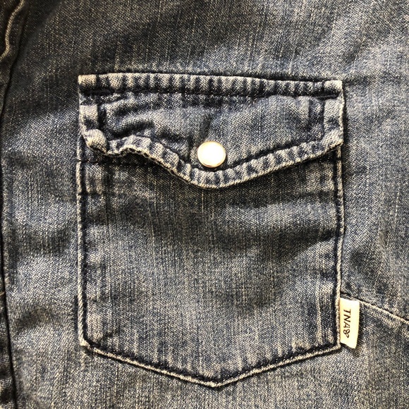 🖤3/$30 - TNA - Denim Button Up🖤 - Picture 6 of 7